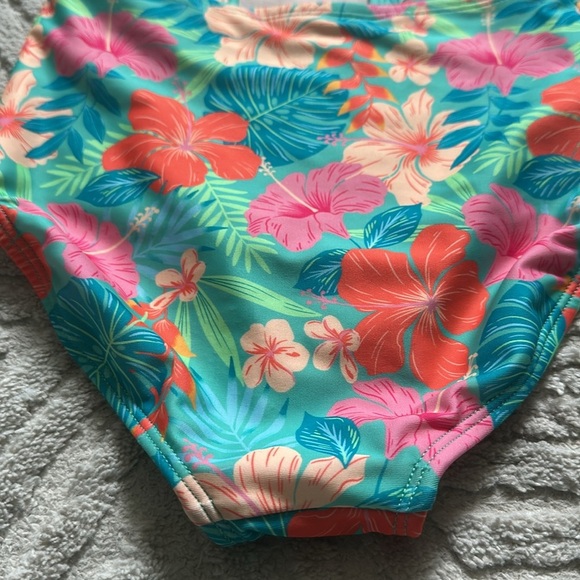 Floral Short Sleeve Swimsuit- Art Class size 6/7 - Picture 4 of 4